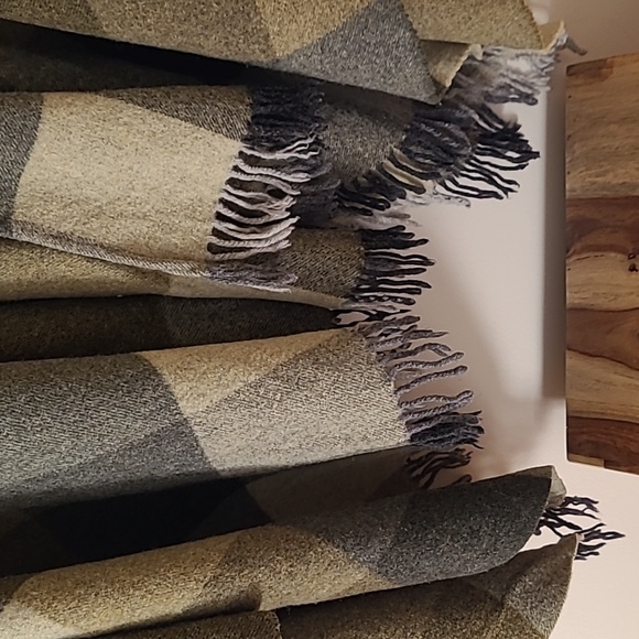 Plaid Poncho Throw - Picture 4 of 6